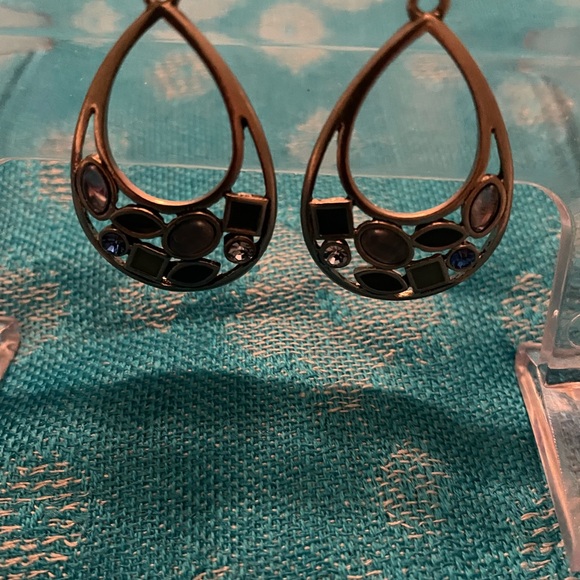 Elegant Silver and Blue Teardrop Fashion Earrings. EUC 1.5 in - Picture 3 of 5